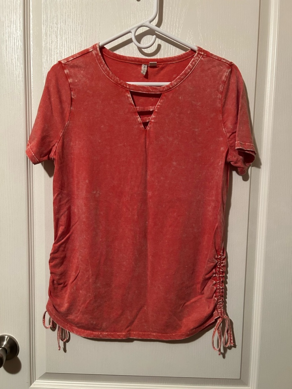 Cato Washed Coral Short-Sleeve Ladder Neck Tee with Side Ruching